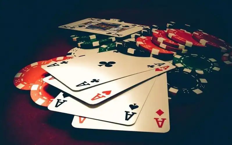 Antarmuka aplikasi mobile kisah slot menampilkan meja live dealer dan permainan sportsbook